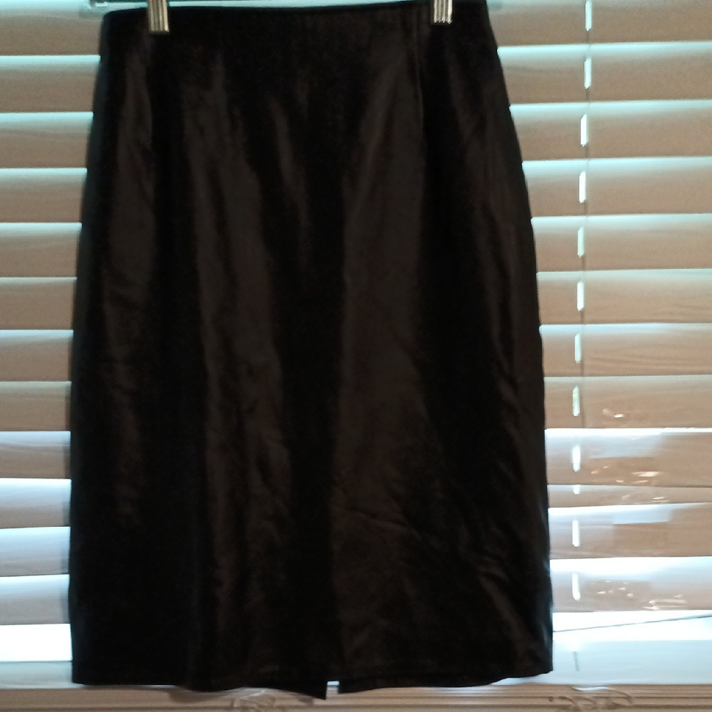 Elegant Black Women's Skirt